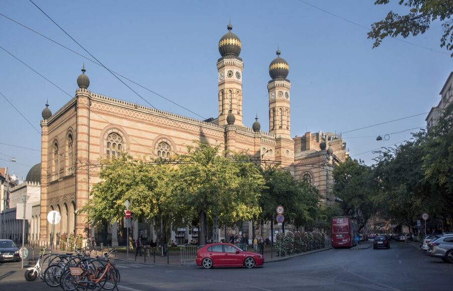 Castle District & Pest Driving Tour with Danube River Cruise - Getting oriented in 4 hours, without racing all day