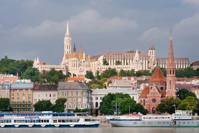 Classic Walk in Budapest - Sandor Palace and the President’s Guards
