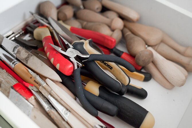 Create a unique leather accessory in downtown Budapest! - How the 1-Hour Timing Works in Real Life