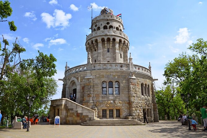 Elisabeth tower visit by chairlift and private transport - Escaping the city bustle to Budapest’s highest outlook