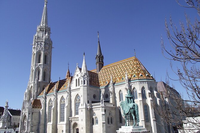 Essential Walking Tour - Getting to Buda Castle by public transport, then views first