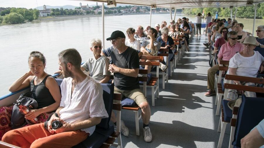 From Budapest: Danube Bend Day Trip in English - Danube Bend in one day: what this tour does best