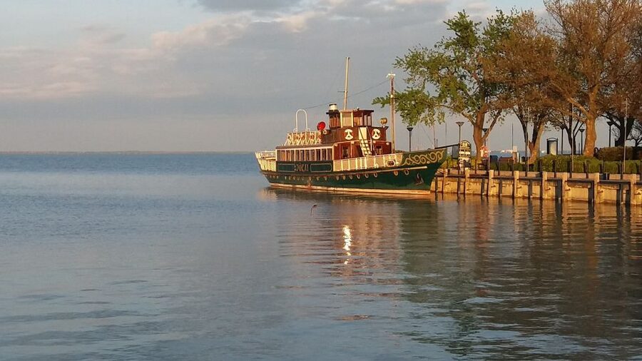 From Budapest: Lake Balaton Tour - Balatonfüred promenade and marina: the northern shore atmosphere