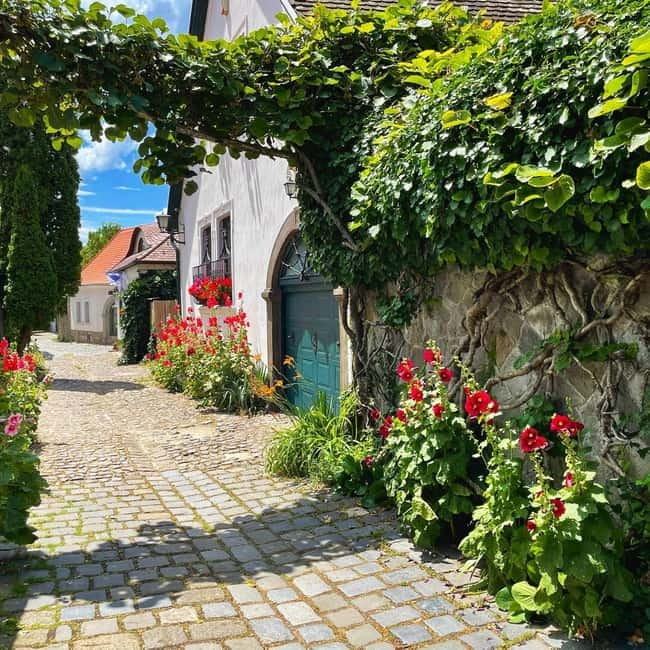 From Budapest: Szentendre Day Trip with Street Food - Free time and the arts-and-crafts market, how to shop without rushing