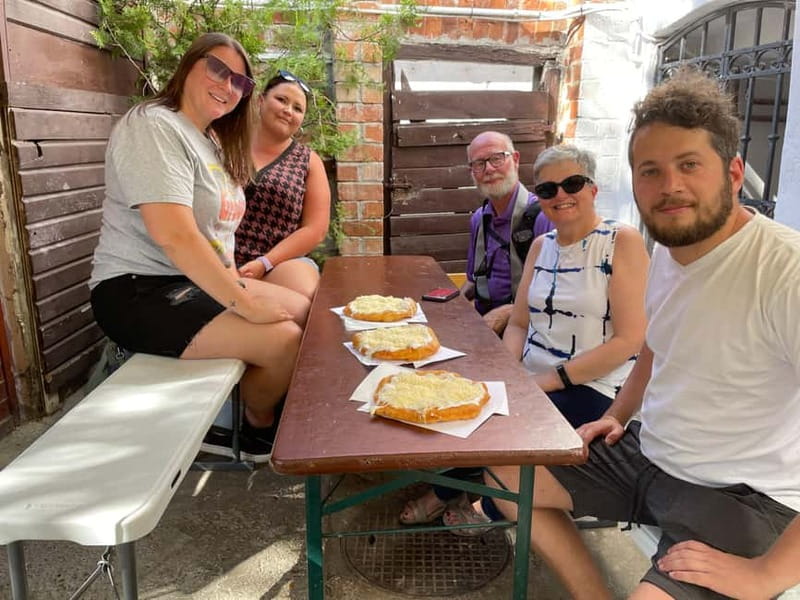From Budapest: Szentendre Day Trip with Street Food - Getting there smoothly: train time, where to meet, and the 5-hour pace