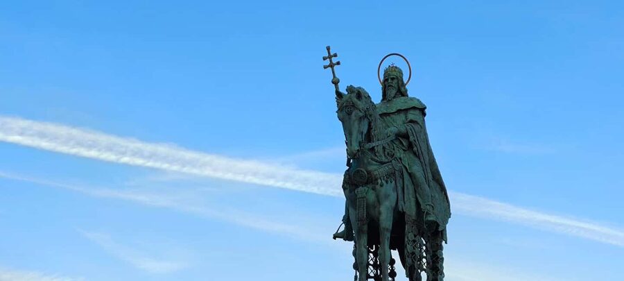 German guided tour through Budapest's castle district - Who should book this German walking tour