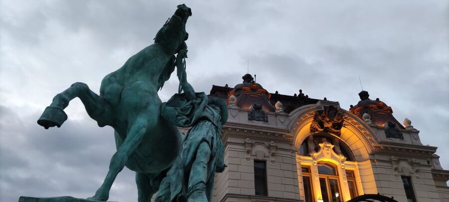 German guided tour through Budapest's castle district - Meeting at Mária Magdolna Tower and starting with Vienna Gate