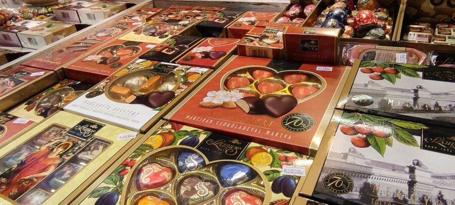 German tour: Central Market Hall of Budapest with tastings - Stop inside Central Market Hall: cheeses, snacks, and what to look for