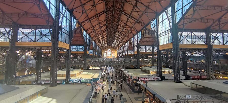 German tour: Central Market Hall of Budapest with tastings - The digital guides: how to use them instead of collecting PDFs