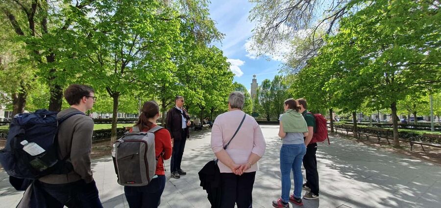 German tour in the Budapest city centre & the Jewish quarter - Parliament, Szabadság Square, and St. Stephen’s Basilica Photo Stops