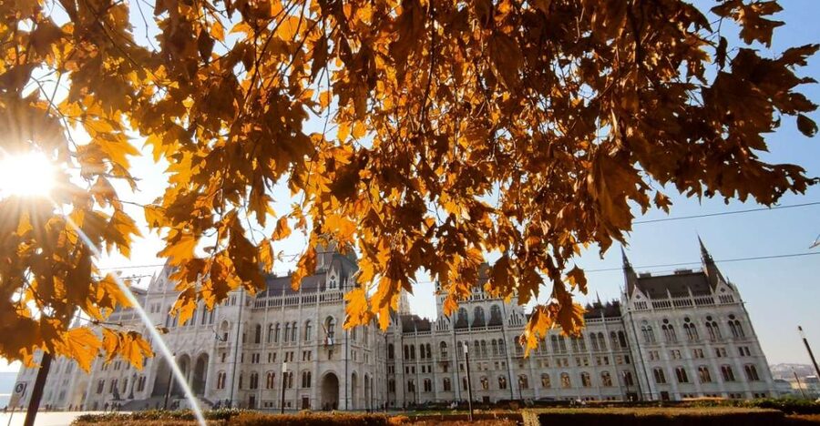 German tour in the Budapest city centre & the Jewish quarter - Meeting at Gyula Andrássy and Getting the Hungarian Backstory First