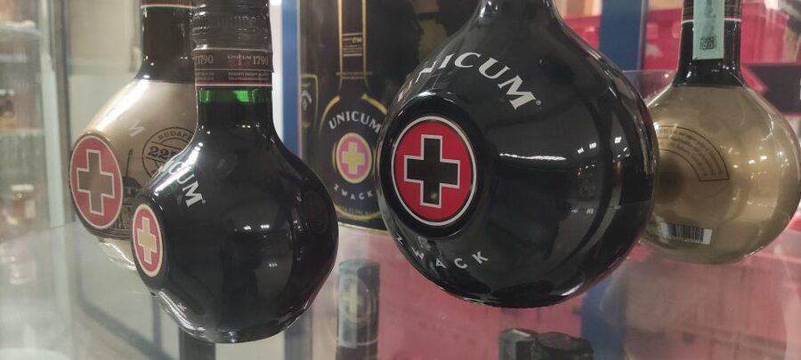 German tour in the Market Hall of Budapest with tastings - Central Market Hall, 1895 and all your food questions answered in German