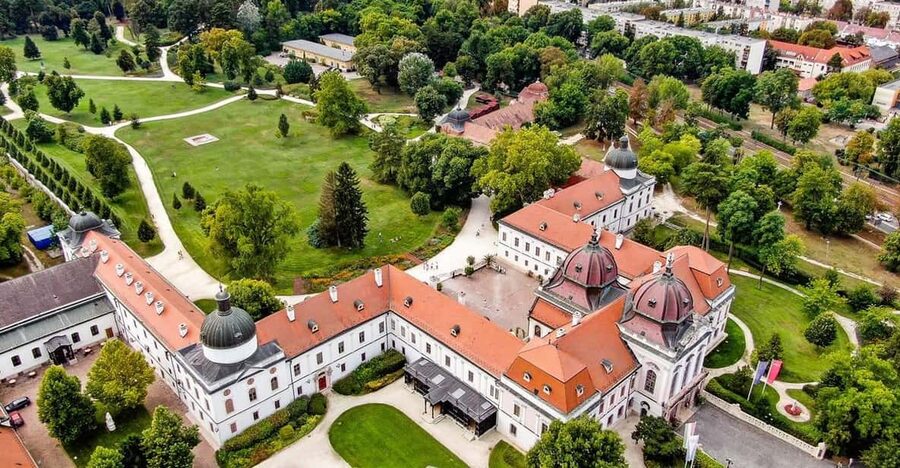 Godollo: The Royal Palace of Gödöllő Ticket - Stepping into the Royal Palace: how to read the rooms