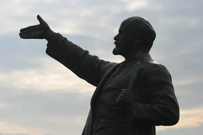Guided Tour with Admission in Memento Park - Who Should Book This Guided Admission Tour?