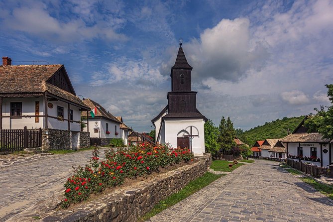 HOLLÓKŐ UNESCO World Heritage site + Eger Castle Private guided tour - Hollókő’s Cliff Castle: The 13th-Century Setting You Can Feel