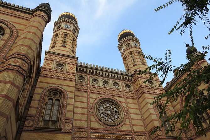 Past and Present of Budapest Jewish District Tour - Belle Epoque to Destruction: The Story Arc at Elizabeth Square (Erzsébet tér)