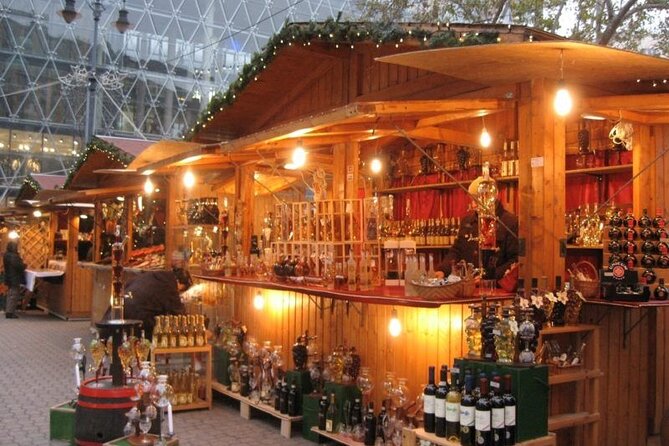Private Budapest Christmas Market guided tour and Danube Evening cruise package - Meeting the Guide and Starting at St. Stephens Basilica