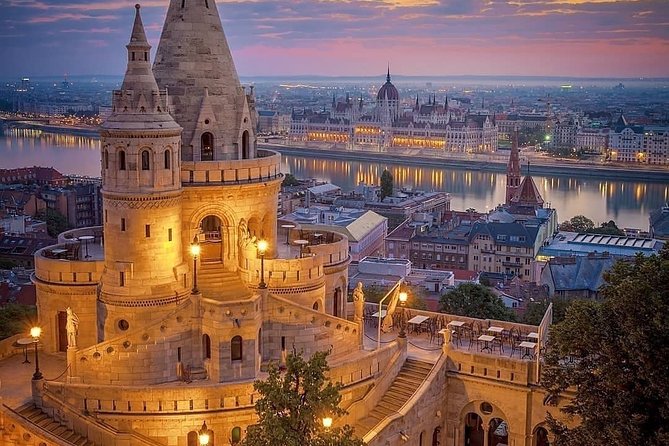 Private Budapest Christmas Market guided tour and Danube Evening cruise package - Chimney Cake and Mulled Wine: The Included Winter Comforts