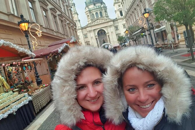 Private Budapest Christmas Market guided tour and Danube Evening cruise package - What You See on the Cruise: Hilltop Views and Grand Buildings