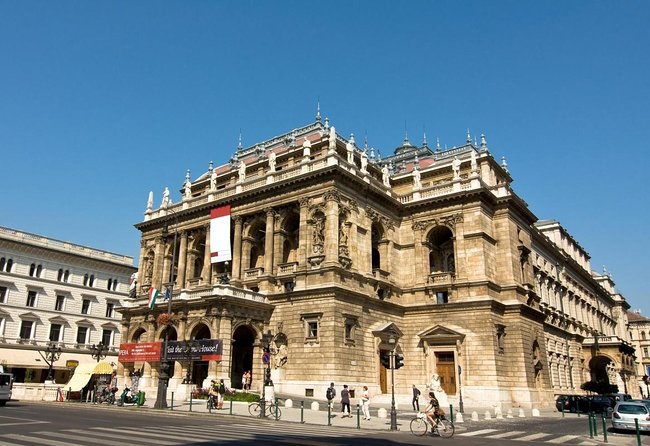 Private Budapest City tour with Classic Russian Jeep or G-Wagon! - Key things you will remember
