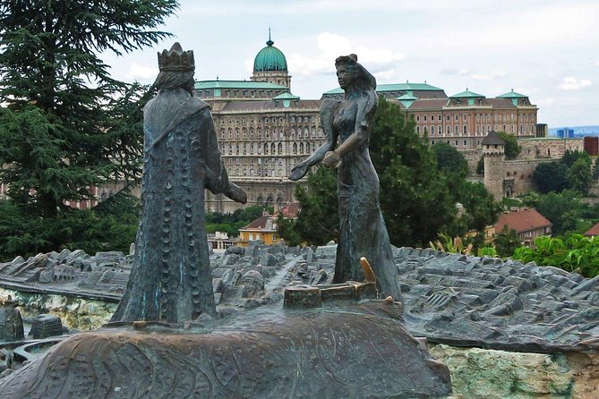 Private City Tour in Budapest 6 hours - Stop 3: Kossuth Lajos Square and the Parliament-area viewpoints