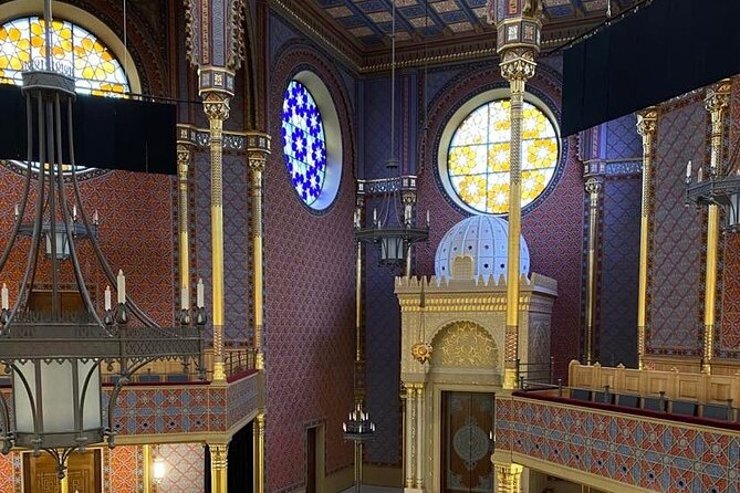 Private Walking Tour in The Jewish District Budapest - Dohány Street Synagogue: Europe’s biggest, and why the guide matters