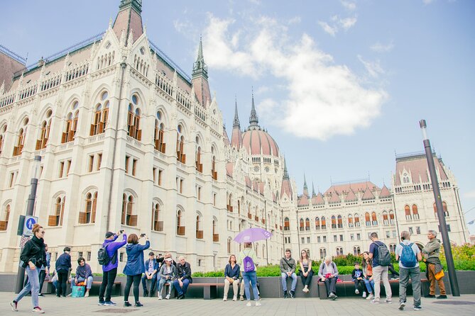River Cruise ticket and Walking Tour in Budapest - Stop 1: Szent István Bazilika, Story Time Plus the Mummified Right Hand