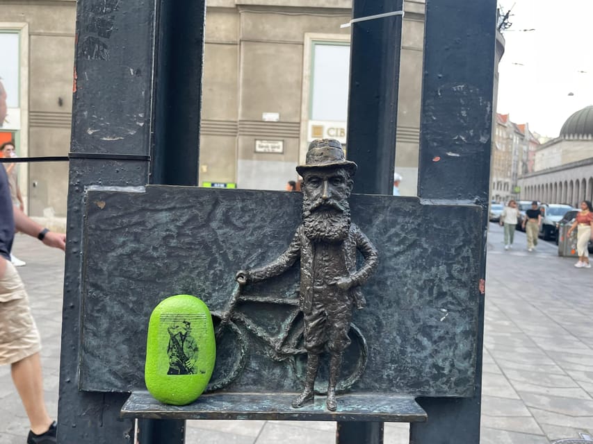 Tiny Sculptures, Big Stories: Kolodko mini statue tour - ET’s statue hunt style: interactive, funny, and adaptable