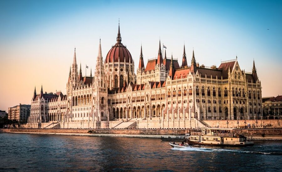 Vienna: Budapest Day Trip - Vajdahunyad Castle, the Opera House, and Parliament Building
