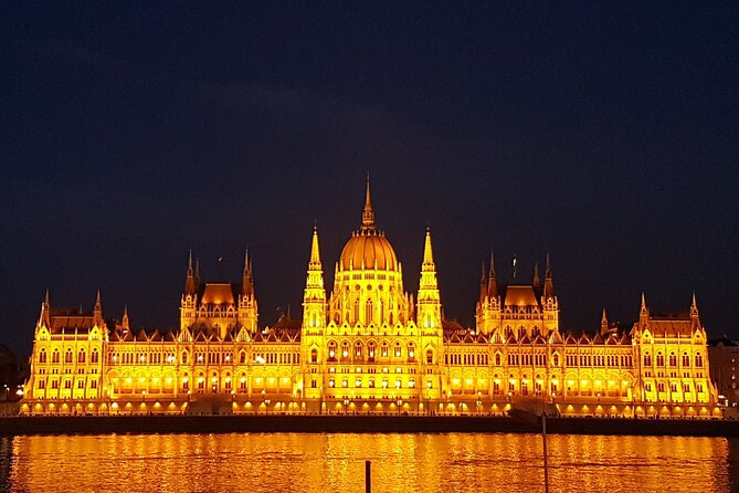 Welcome to Budapest Evening Walk - Korzo and the Danube embankment: urban art, concert hall, and big panorama