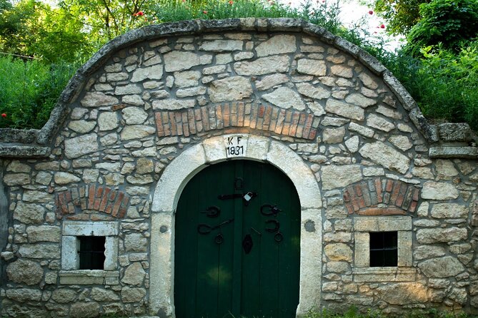 Wine Tasting in the Countryside from Budapest - How tastings work: several wineries and a guide who makes it click